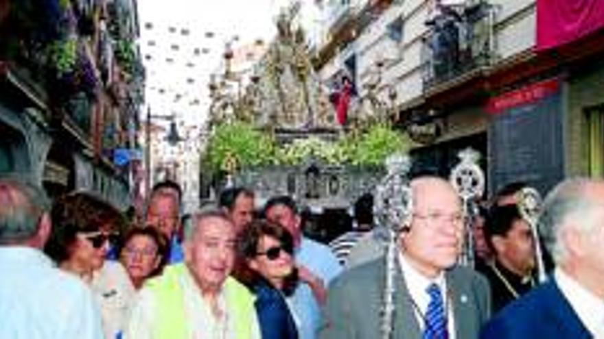 La lluvia desluce la subida de la Virgen de Araceli