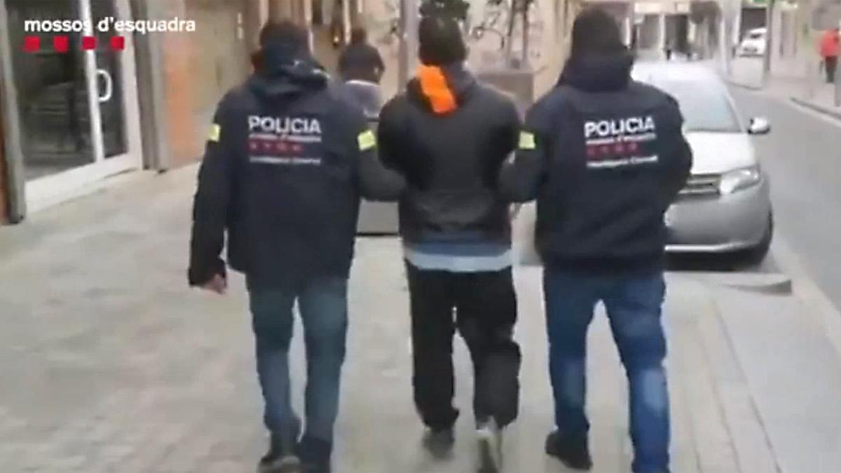 Los Mossos detienen a dos reclusos que no regresaron a prisión tras un permiso penitenciario