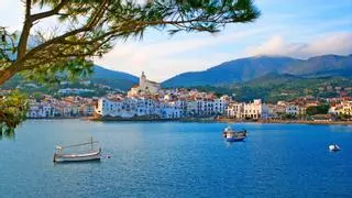 El pueblo de casas blancas que parece un cuadro de Dalí hecho realidad