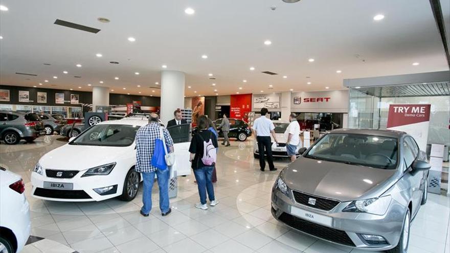 Caen un 21% las matriculaciones de coches en la región