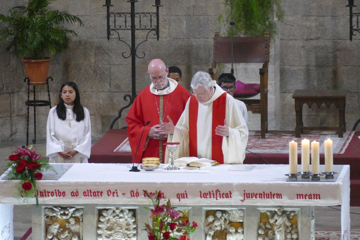 EN IMATGES | El bisbe de Girona Octavi Vilà presideix l'ofici de Santa Creu a l'Església de Sant Pere de Figueres EN IMATGES | El bisbe de Girona Octavi Vilà presideix l'ofici de Santa Creu a l'Església de Sant Pere de Figueres