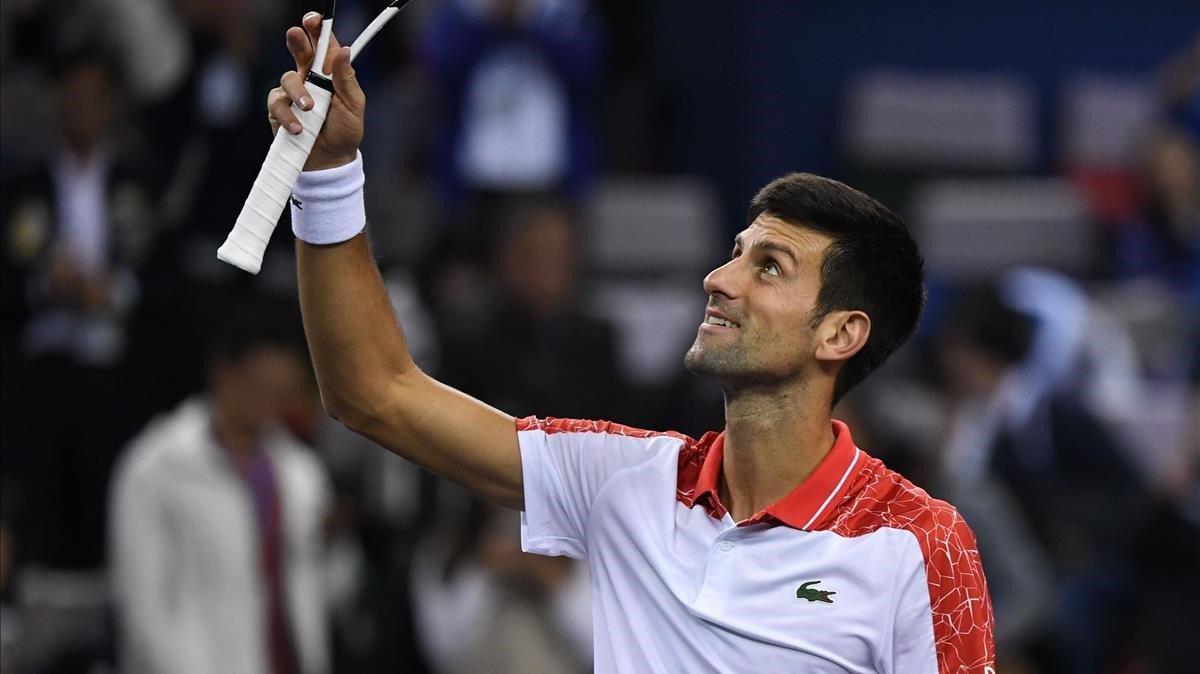 zentauroepp45448770 serbia s novak djokovic celebrates after winning against ger181013121346