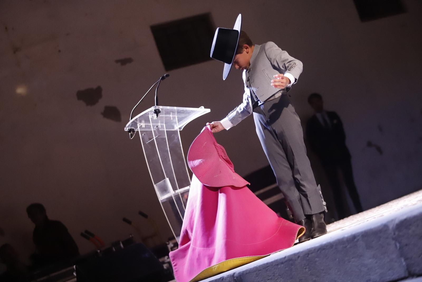 El homenaje y ofrenda floral a Manolete, en imágenes