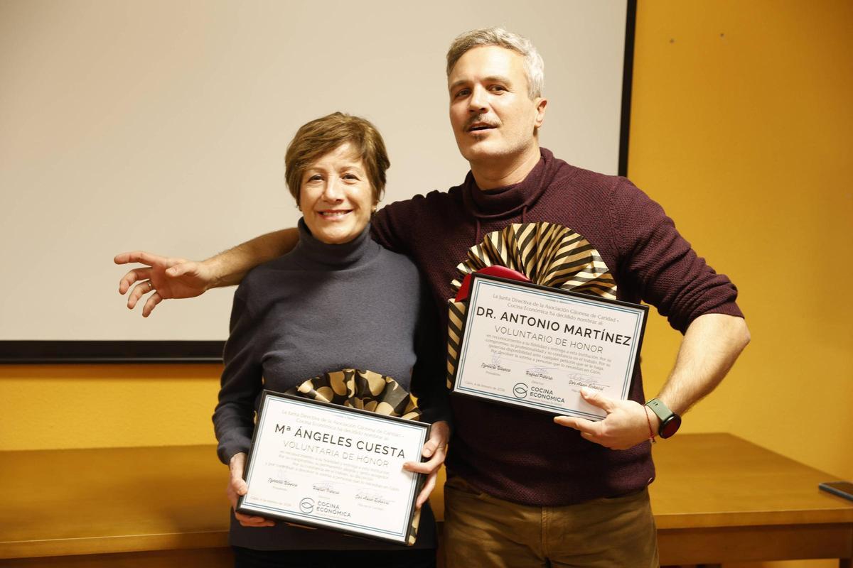 Un ejemplo de "humanidad y entrega": la Cocina Económica de Gijón rinde homenaje a sus voluntarios (en imágenes) Un ejemplo de "humanidad y entrega": la Cocina Económica de Gijón rinde homenaje a sus voluntarios (en imágenes)