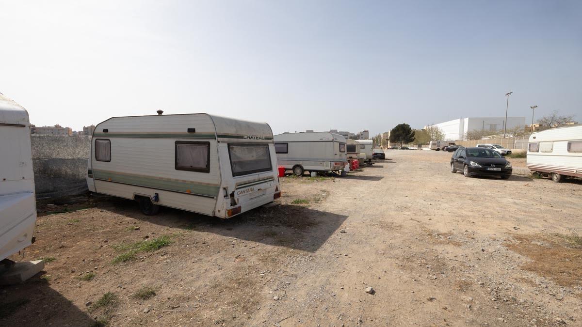 Asentamiento de caravanas en Ibiza