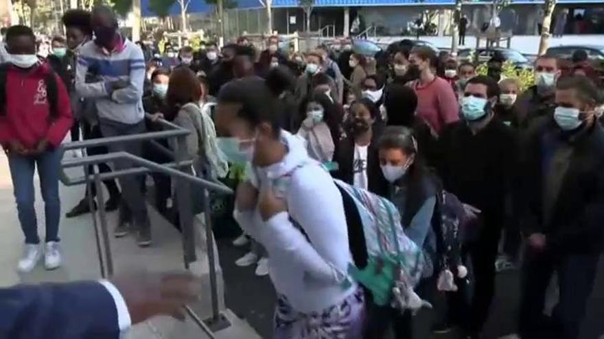 En pleno rebrote los estudiantes franceses de secundaria vuelven a clase