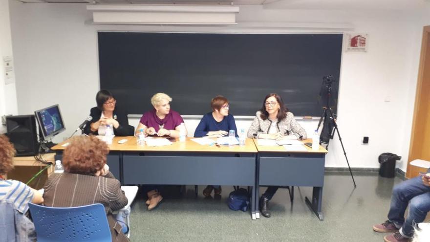 Fotografía del coloquio organizado por el Aula de Formación y Debate Feminista de Alicante