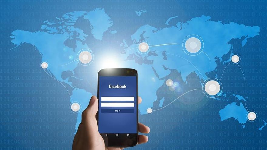 Facebook admet que rastreja la ubicació dels seus usuaris sense autorització