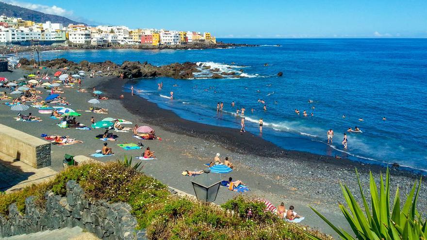 Cerrada la playa Grande en Puerto de la Cruz por las escorrentías de las lluvias