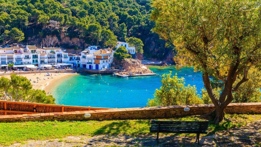 El pueblo pesquero más bonito de la Costa Brava: poco conocido, con calas de ensueño y a 1 hora de Girona