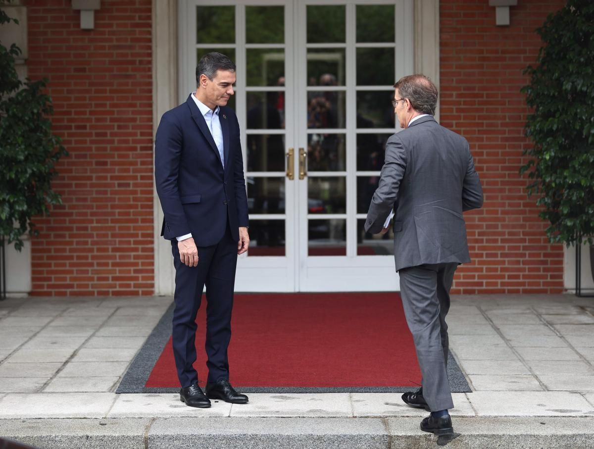 Pedro Sánchez y Alberto Núñez Feijóo, en la última reunión en la Moncloa, el pasado 10 de octubre.