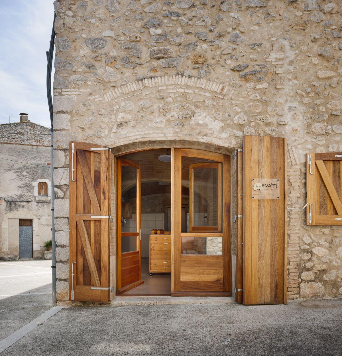 Forn Lleva’t a Avinyonet de Puigventós de Quim Olea, estudi d’arquitectura. Forn Lleva’t a Avinyonet de Puigventós de Quim Olea, estudi d’arquitectura.