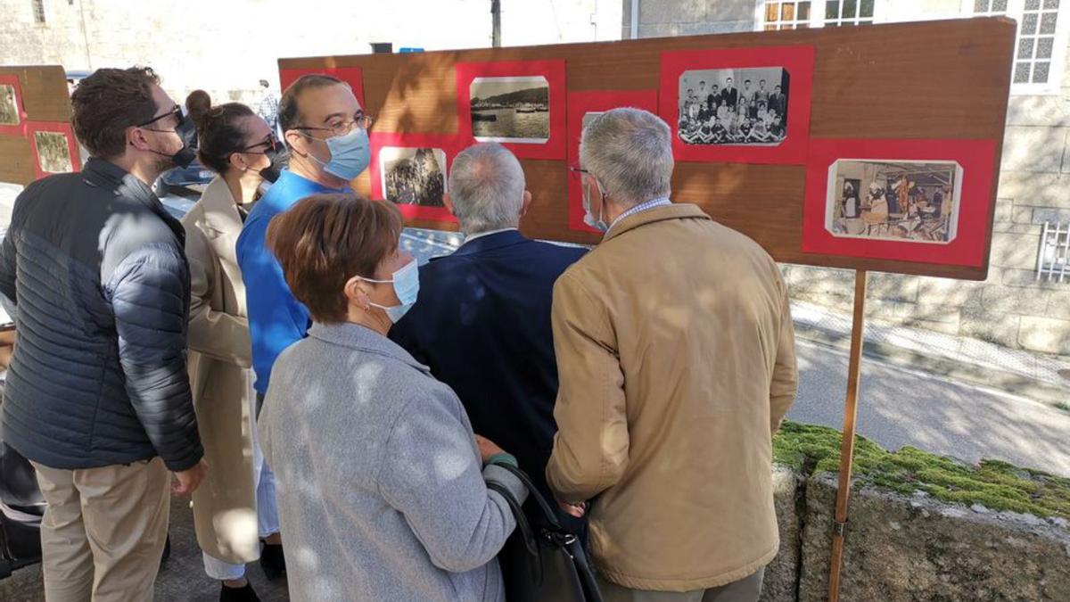 Exposición de fotos antiguas en el atrio de Bueu.