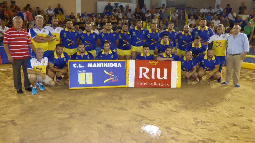 Formación, anoche, del Maninidra de Ingenio, que salió vencedor de su enfrentamiento con el Unión Gáldar, pasando así a la final.