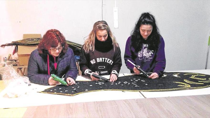 Las reinas del Carnaval ultiman sus vestidos para la gran gala