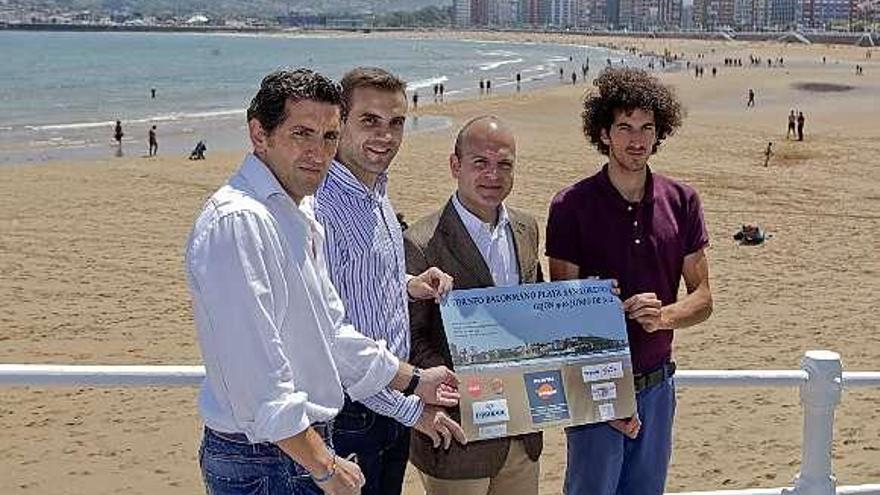 Los organizadores del torneo, junto al concejal Pedro Barbillo.