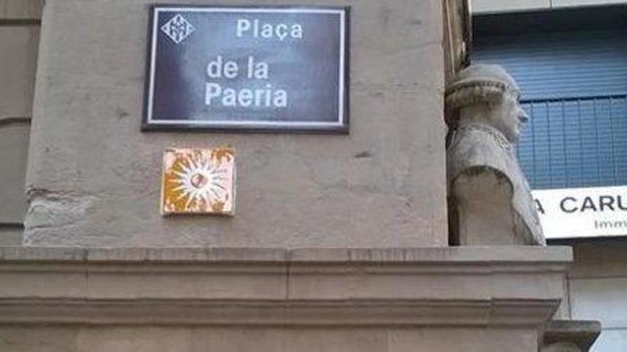 Una de les plaques que s&#039;han instal·lat.