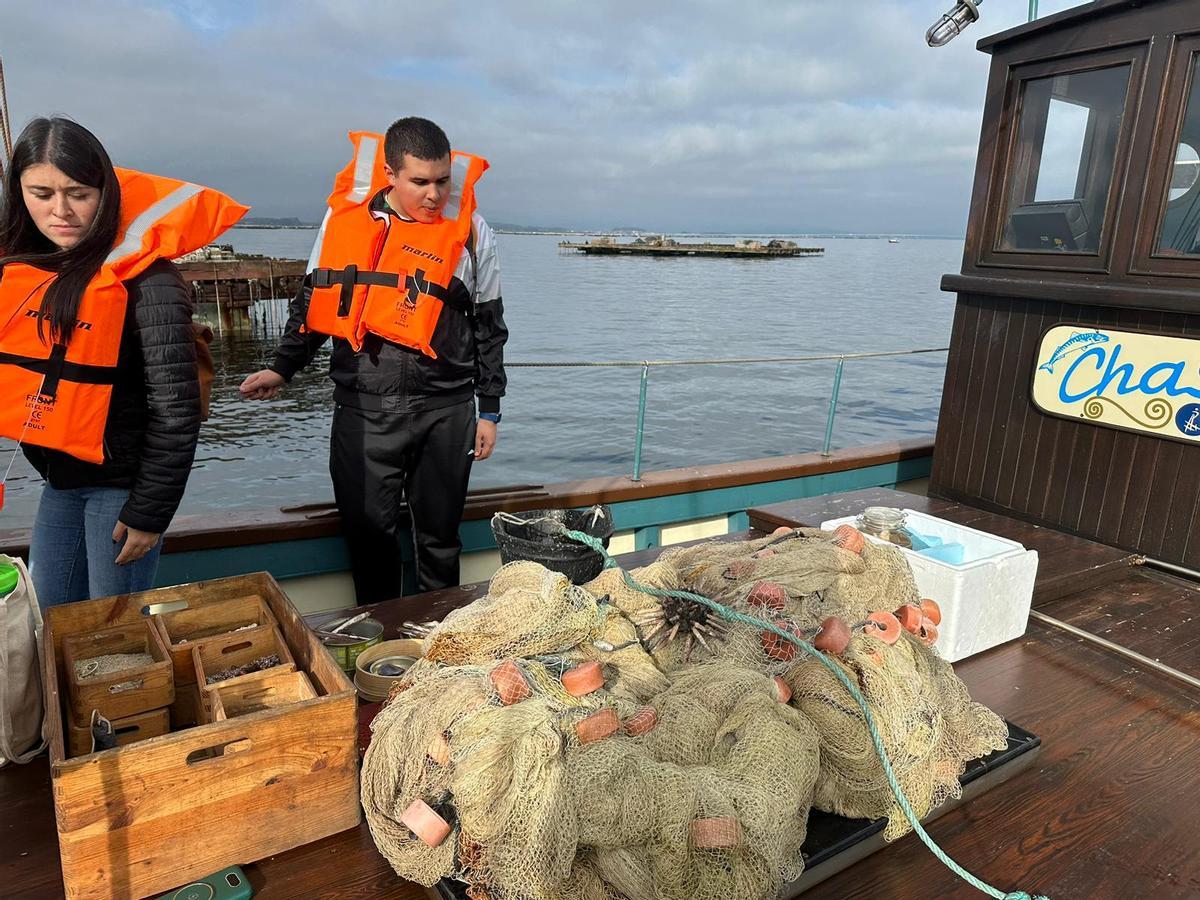 Asistentes a las actividades a bordo del "Chasula".