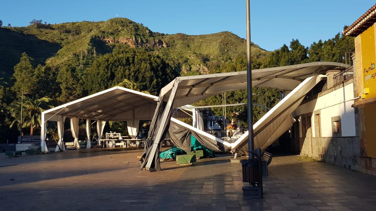 El viento causa la caída de varias carpas