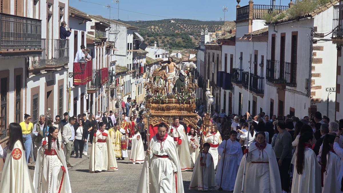 Un momento de la procesión del Resucitado de Montoro.