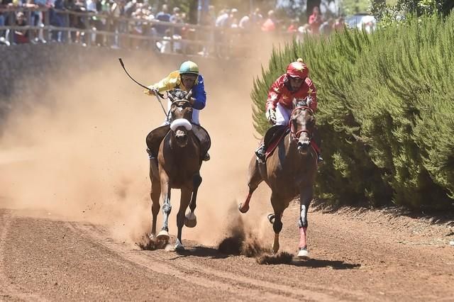 Carrera de Caballos en La Laguna de Valleseco