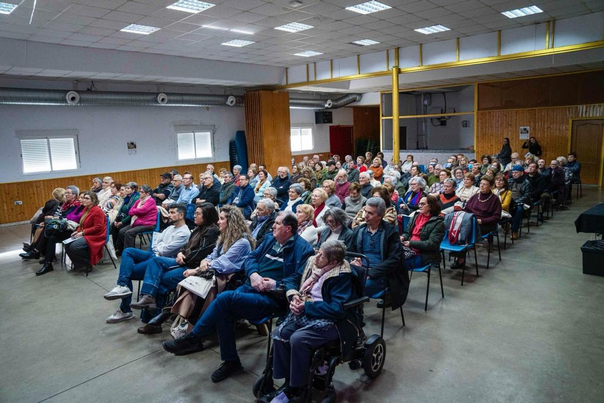 Asistentes a la inauguración de IA Amparo.