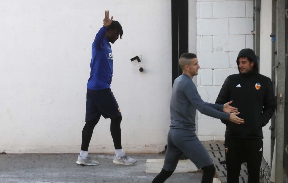 Batshuayi se fue del entrenamiento haciendo este gesto