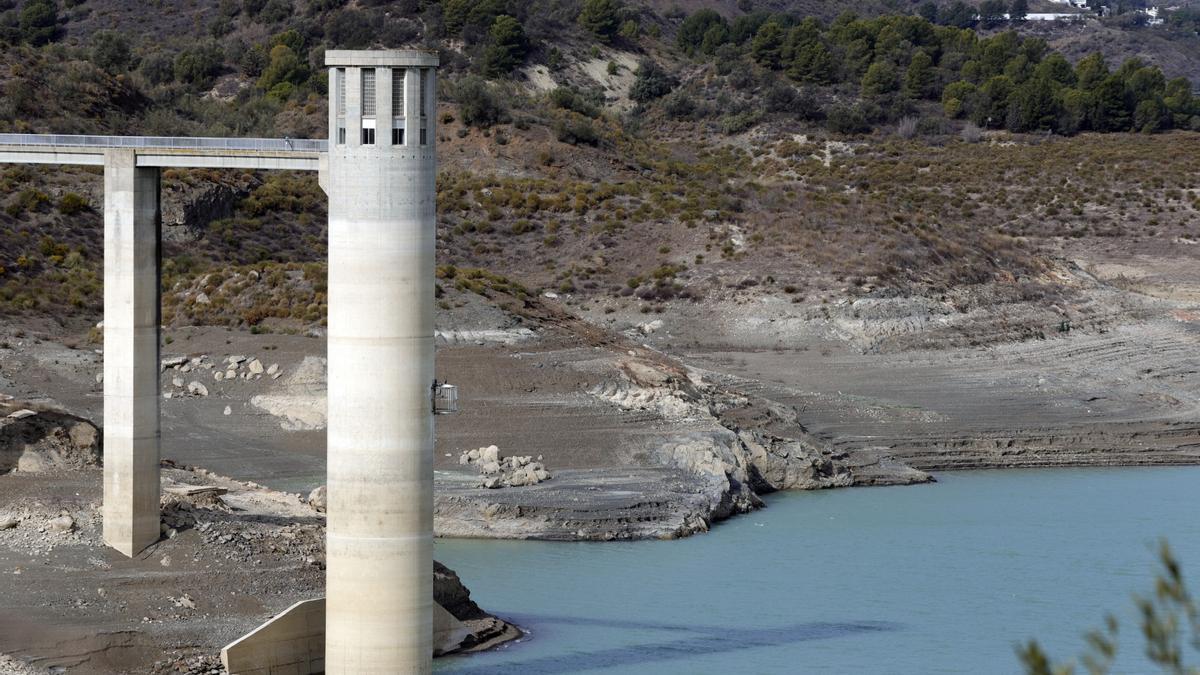 La dramática situación del pantano de La Viñuela.