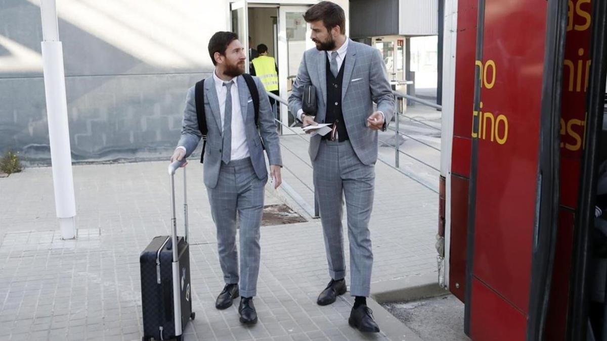 Leo Messi y Gerard Piqué, en uno de los desplazamientos del pasado mes de febrero.