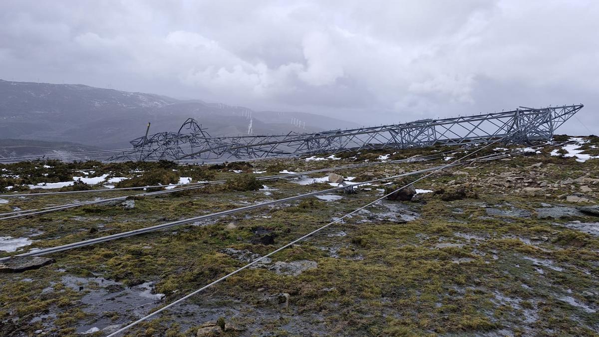 La borrasca Ingrid arranca dos torres de Alta Tensión en Covelo