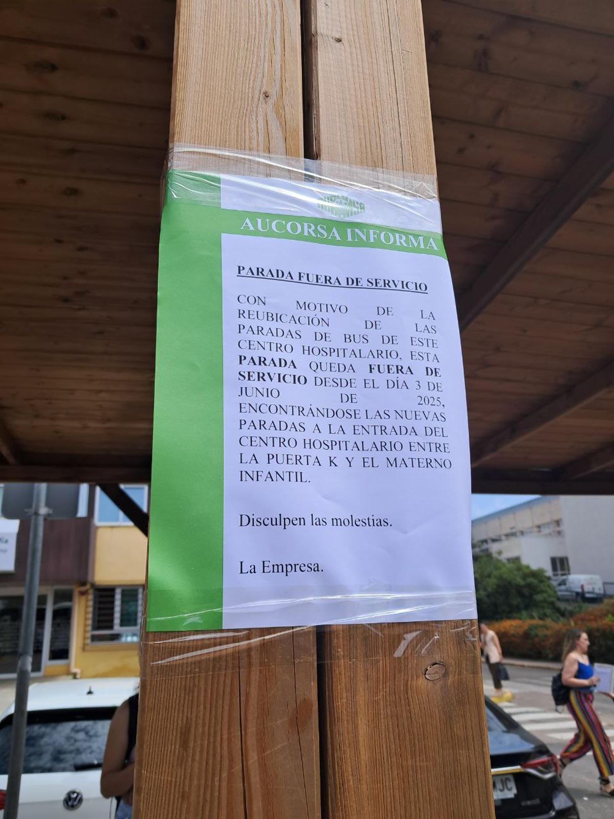 Cartel informativo colocado en la parada del 2 y el 14 del Reina Sofía.