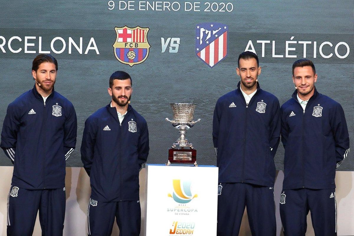 GRAF7238. LAS ROZAS (MADRID), 11/11/2019.- (izda a dcha) Los jugadores de la selección española de fútbol, Sergio Ramos, José Luis Gayá, Sergio Busquets y Saul Ñíguez, tras el sorteo de los emparejamientos de la Supercopa de España que se jugará en la ciudad saudí de Yeda. EFE/Kiko Huesca GRAF7238. LAS ROZAS (MADRID), 11/11/2019.- (izda a dcha) Los jugadores de la selección española de fútbol, Sergio Ramos, José Luis Gayá, Sergio Busquets y Saul Ñíguez, tras el sorteo de los emparejamientos de la Supercopa de España que se jugará en la ciudad saudí de Yeda. EFE/Kiko Huesca