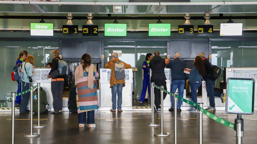 La baja visibilidad en el Aeropuerto Tenerife Norte obliga el desvío de nueve vuelos
