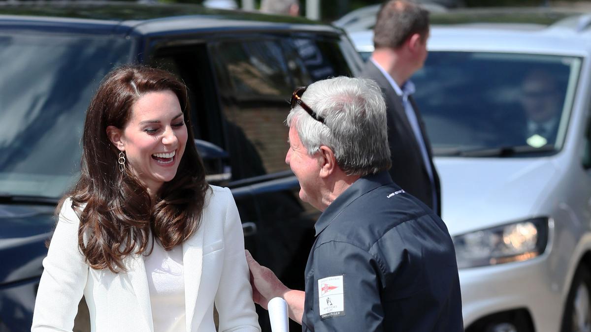 El look de inspiración navy de Kate Middleton