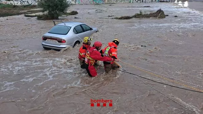 Fuertes lluvias en Tarragona cortan carreteras y líneas de Rodalies por inundaciones