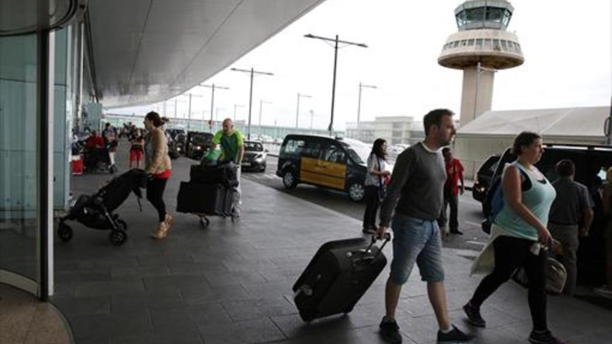 El Prat 8Pasajeros del aeropuerto barcelonés, en julio pasado.