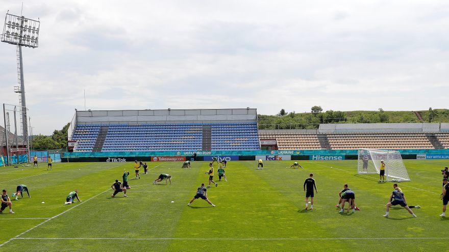 Ucrania llega a un acuerdo con la UEFA para llevar su camiseta con el polémico lema nacionalista