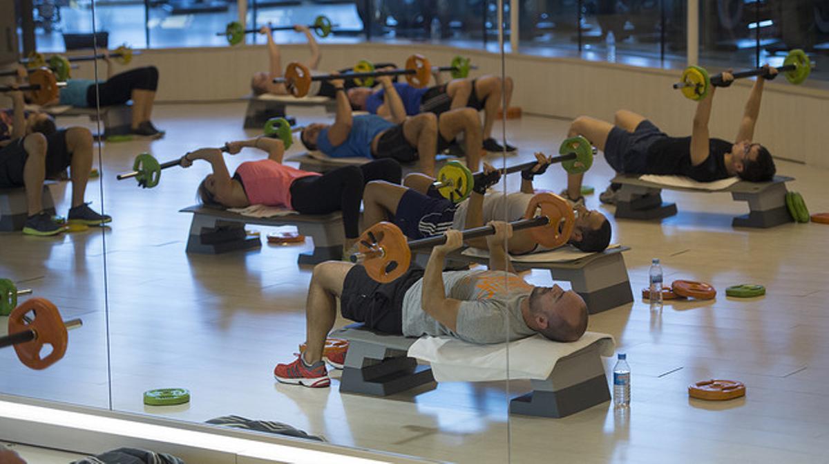 Sessió de ’body pump’, la nova forma de treballar amb pesos. Sessió de ’body pump’, la nova forma de treballar amb pesos.