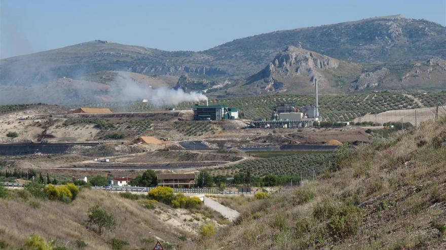 La Junta dice que no ha detectado olores de la orujera de El Tejar y que el humo es &quot;inevitable&quot;