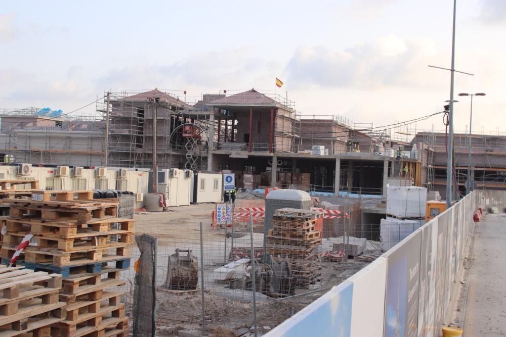 Obras de construcción del outler de lujo de Plaza Mayor.