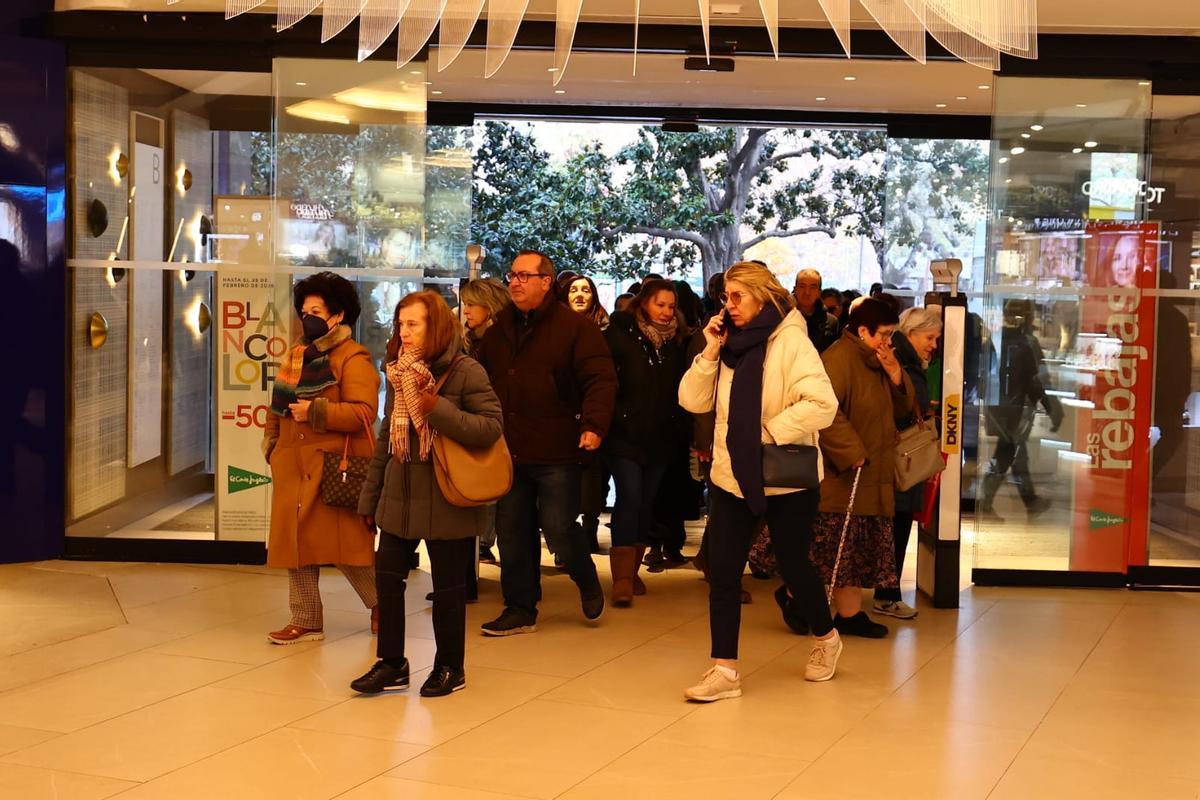 En imágenes | Comienzan las rebajas de invierno en Zaragoza