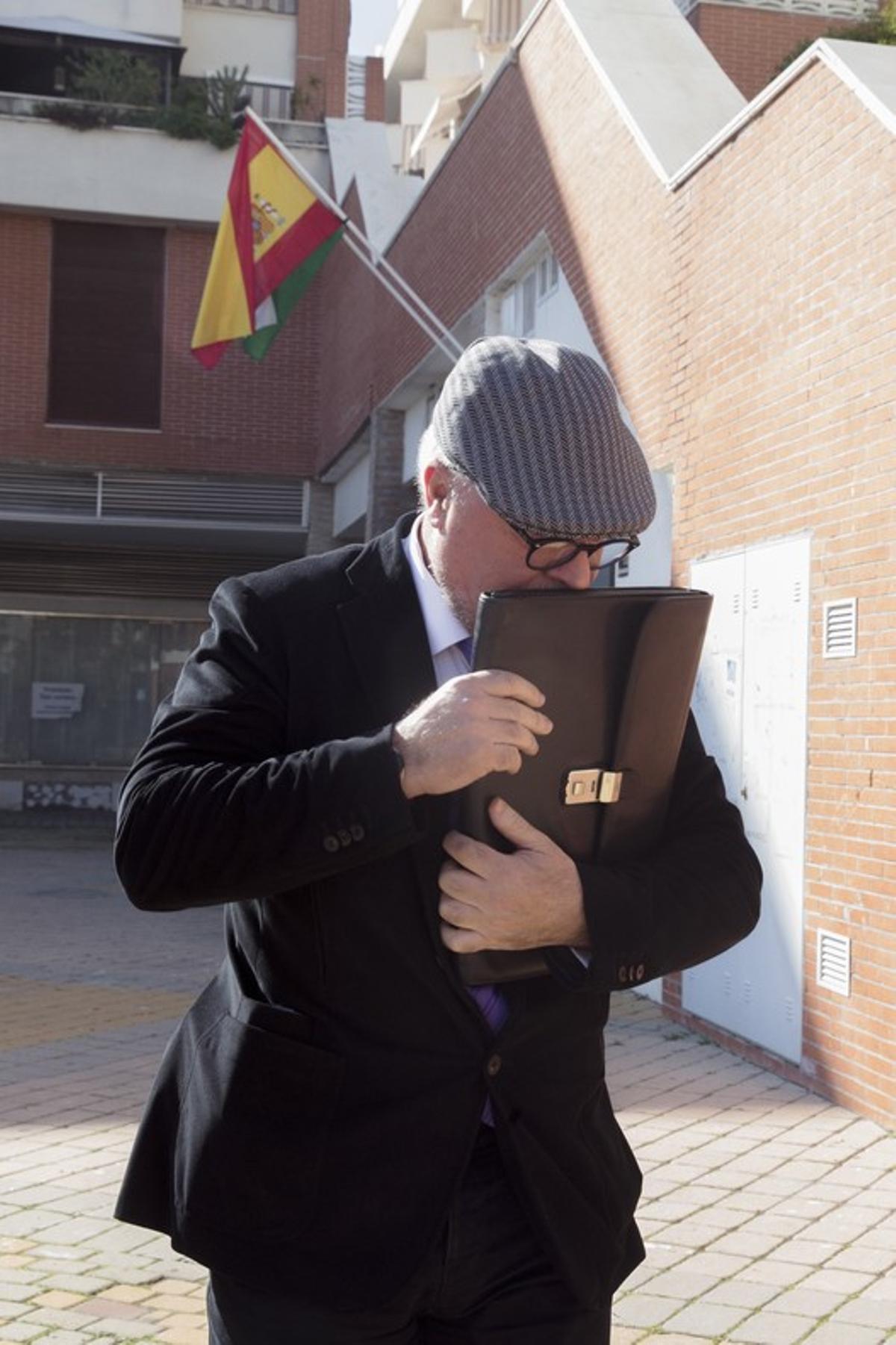La doctora que va denunciar López Madrid per assetjament sexual assenyala l'excomissari Villarejo com el que la va apunyalar La doctora que va denunciar López Madrid per assetjament sexual assenyala l'excomissari Villarejo com el que la va apunyalar