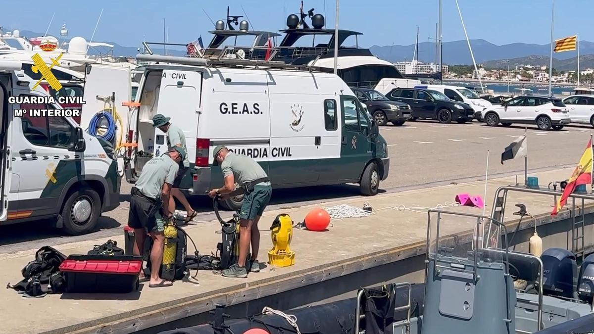 Efectius dels GEAS de la Guàrdia Civil treballant.
