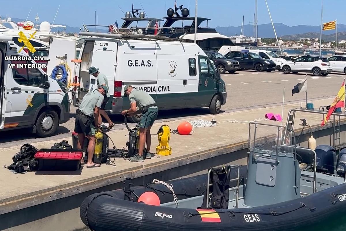 Efectius dels GEAS de la Guàrdia Civil treballant