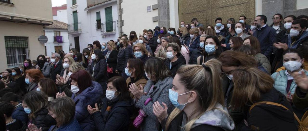 Un momento de la concentración en la plaza de la Ermita. | DANI TORTAJADA