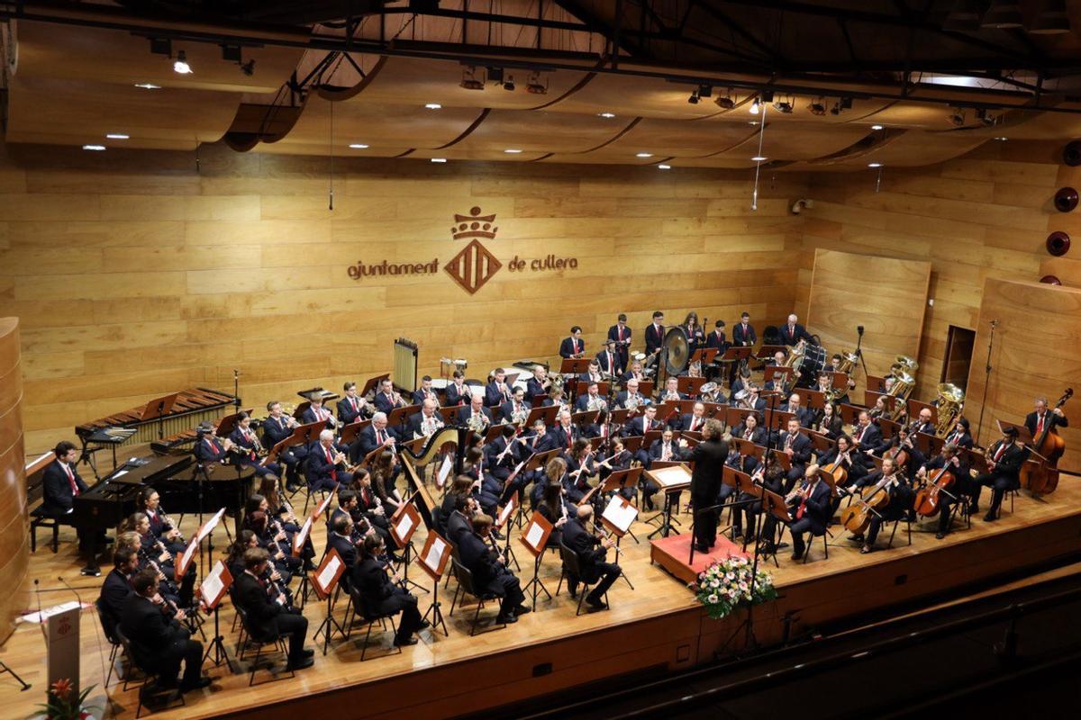 Los músicos de Alcàsser, durante el concierto.