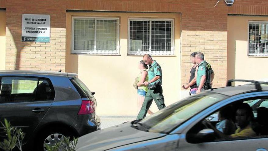 Arrestan al padre por violar a sus 3 hijas y a la madre por consentirlo en Valencia