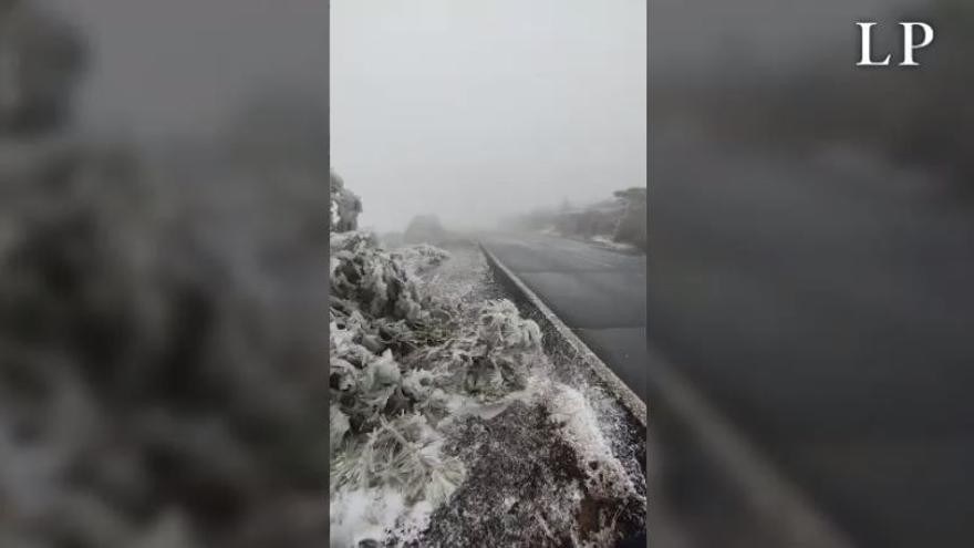 La borrasca Celia trae nieve a las cumbres del Teide