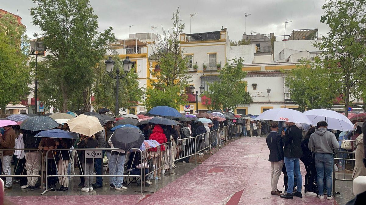 Paraguas en San Lorenzo por la granizada