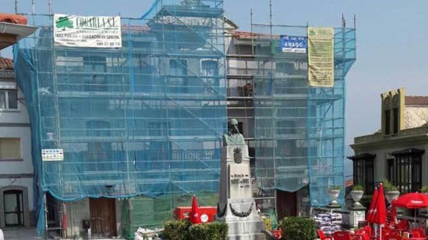 La fachada del Ayuntamiento murense, en obras.